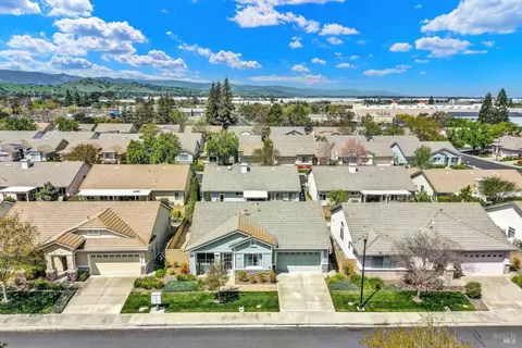 View/Area - 136 Currant Ln, Vacaville, CA 95687 photo 9 of 10