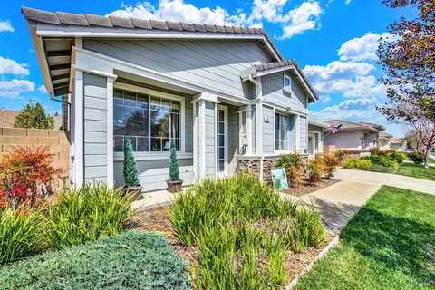 Exterior - 136 Currant Ln, Vacaville, CA 95687 photo 2 of 33