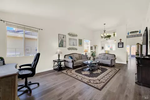 Living - 136 Currant Ln, Vacaville, CA 95687 photo 2 of 5