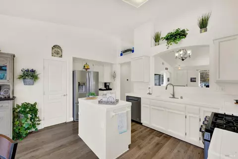 Kitchen - 136 Currant Ln, Vacaville, CA 95687 photo 5 of 9