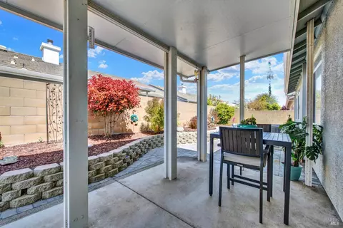 Exterior - 136 Currant Ln, Vacaville, CA 95687 photo 6 of 33