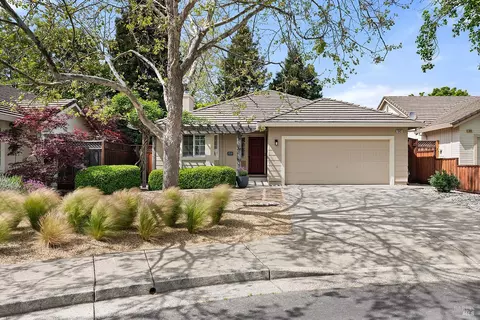 542 Cockspur Ct, Windsor, CA 95492
