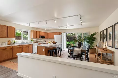 Kitchen - 542 Cockspur Ct, Windsor, CA 95492 photo 1 of 5