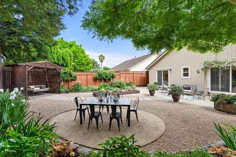 Exterior - 542 Cockspur Ct, Windsor, CA 95492 photo 12 of 15