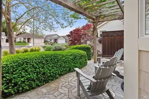 Exterior - 542 Cockspur Ct, Windsor, CA 95492 photo 5 of 15