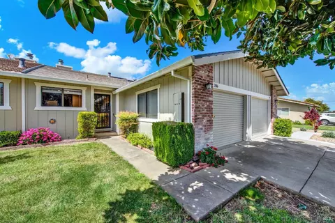 206 Grand Canyon Dr, Vacaville, CA 95687