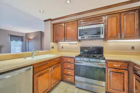 Kitchen - 8488 Shadetree Dr, Windsor, CA 95492 photo 1 of 4