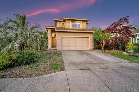 8488 Shadetree Dr, Windsor, CA 95492