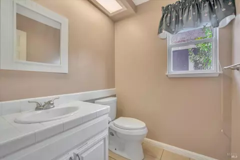 Bath - 8488 Shadetree Dr, Windsor, CA 95492 photo 1 of 4
