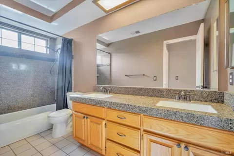 Bath - 8488 Shadetree Dr, Windsor, CA 95492 photo 4 of 4