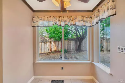 Dining - 8488 Shadetree Dr, Windsor, CA 95492 photo 1 of 4