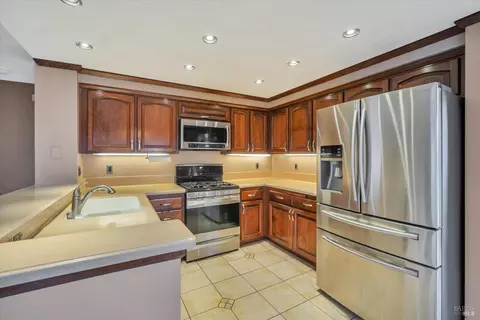 Kitchen - 8488 Shadetree Dr, Windsor, CA 95492 photo 2 of 4