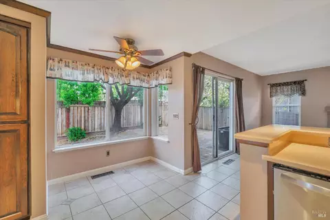 Kitchen - 8488 Shadetree Dr, Windsor, CA 95492 photo 4 of 4