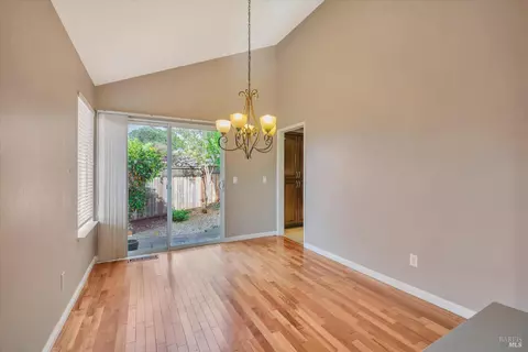Dining - 8488 Shadetree Dr, Windsor, CA 95492 photo 3 of 4