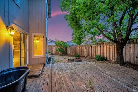 Exterior - 8488 Shadetree Dr, Windsor, CA 95492 photo 4 of 6