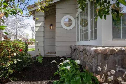 Exterior - 536 Smoketree St, Windsor, CA 95492 photo 3 of 9