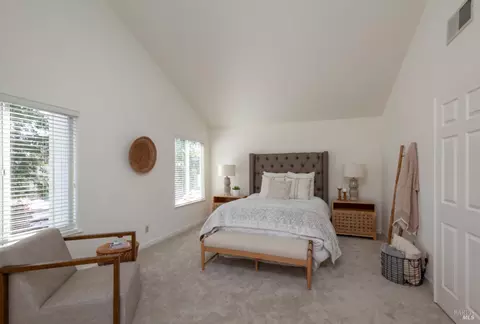 Bedroom - 536 Smoketree St, Windsor, CA 95492 photo 2 of 6
