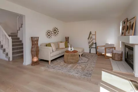Living - 536 Smoketree St, Windsor, CA 95492 photo 3 of 4
