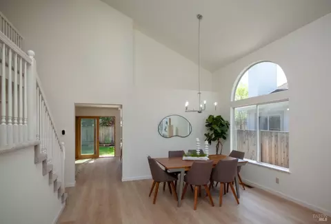 Dining - 536 Smoketree St, Windsor, CA 95492 photo 4 of 8
