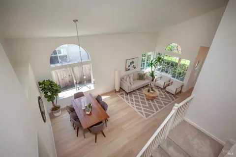 Living - 536 Smoketree St, Windsor, CA 95492 photo 4 of 4