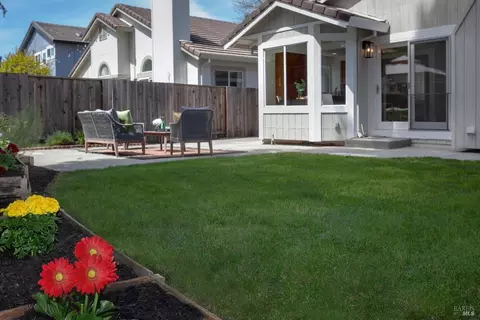 Exterior - 536 Smoketree St, Windsor, CA 95492 photo 9 of 9