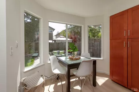 Dining - 536 Smoketree St, Windsor, CA 95492 photo 8 of 8