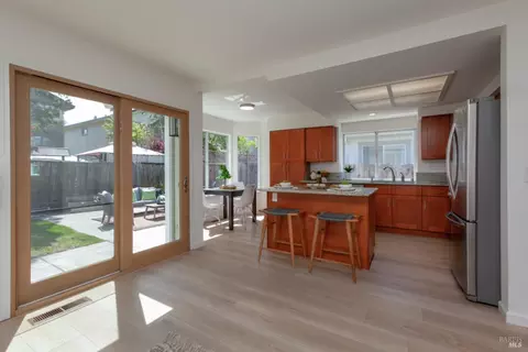 Kitchen - 536 Smoketree St, Windsor, CA 95492 photo 1 of 5