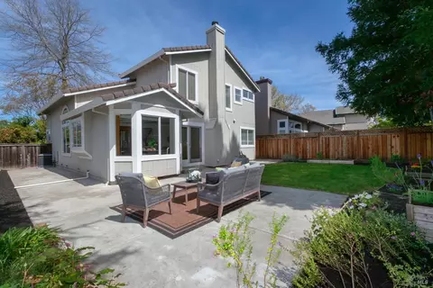 Exterior - 536 Smoketree St, Windsor, CA 95492 photo 6 of 9