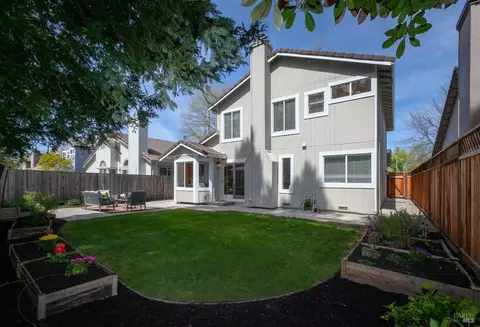 Exterior - 536 Smoketree St, Windsor, CA 95492 photo 8 of 9