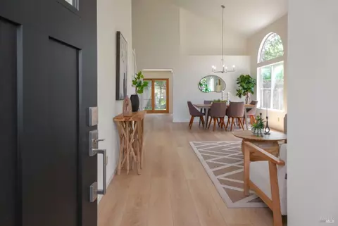 Dining - 536 Smoketree St, Windsor, CA 95492 photo 1 of 8