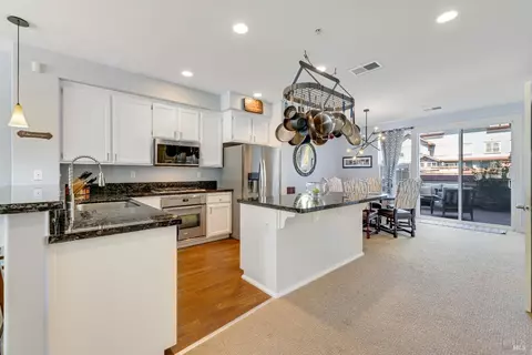 Kitchen - 125 Johnson St, Windsor, CA 95492 photo 2 of 5