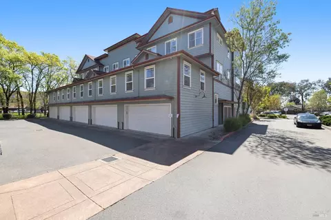 Exterior - 125 Johnson St, Windsor, CA 95492 photo 5 of 6