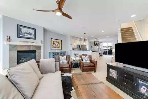 Living - 125 Johnson St, Windsor, CA 95492 photo 3 of 4
