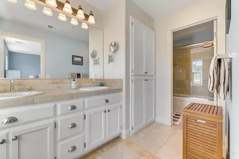 Bath - 125 Johnson St, Windsor, CA 95492 photo 2 of 3
