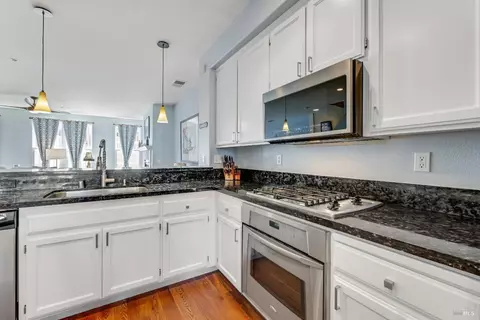 Kitchen - 125 Johnson St, Windsor, CA 95492 photo 3 of 5