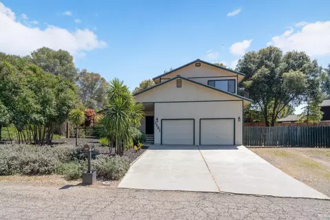 1301 Chateau Pl, Ukiah, CA 95482