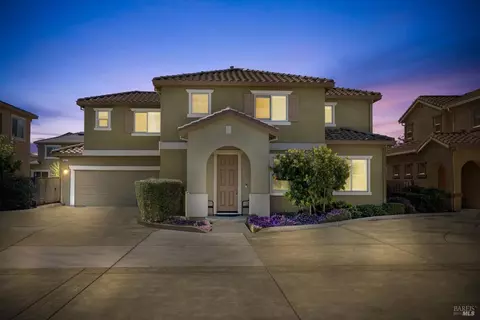649 Embassy Cir, Vacaville, CA 95688