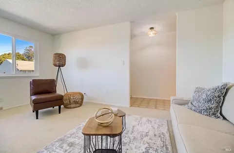 Living - 721 Porter St, Vallejo, CA 94591 photo 6 of 9