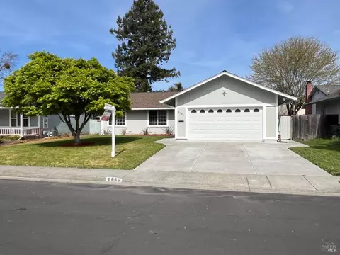 8686 Laurelwood Dr, Rohnert Park, CA 94928