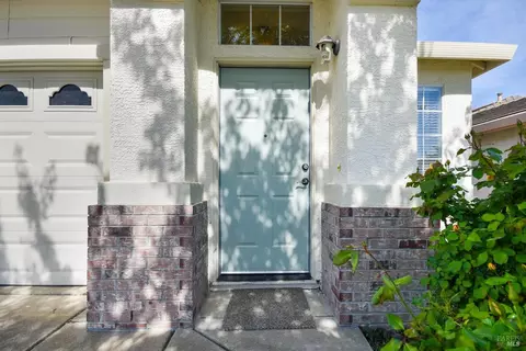 Exterior - 326 Bartlett Ln, Vacaville, CA 95687 photo 4 of 10