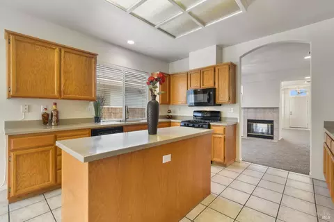 Kitchen - 326 Bartlett Ln, Vacaville, CA 95687 photo 4 of 6