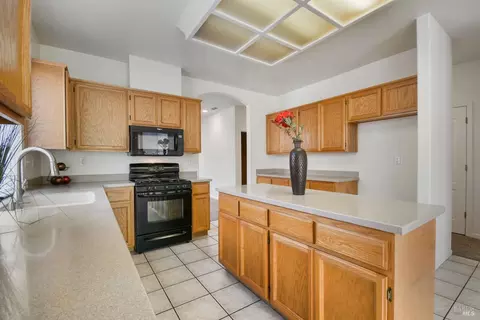 Kitchen - 326 Bartlett Ln, Vacaville, CA 95687 photo 1 of 6
