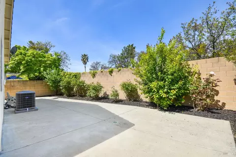 Exterior - 326 Bartlett Ln, Vacaville, CA 95687 photo 6 of 10