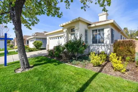 326 Bartlett Ln, Vacaville, CA 95687