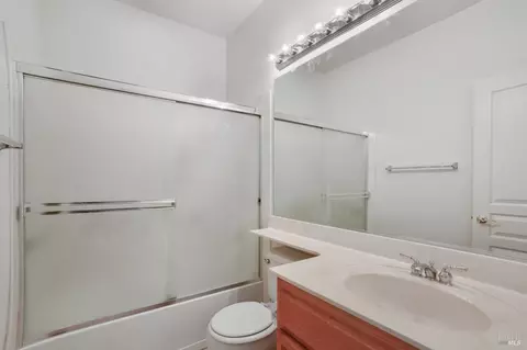 Bath - 326 Bartlett Ln, Vacaville, CA 95687 photo 1 of 3