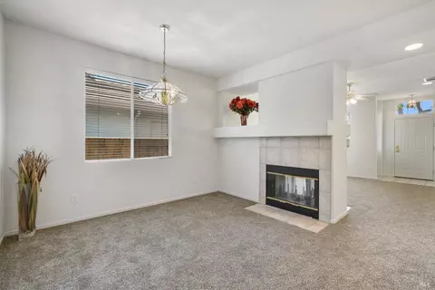 Living - 326 Bartlett Ln, Vacaville, CA 95687 photo 3 of 3