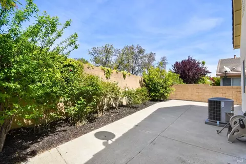 Exterior - 326 Bartlett Ln, Vacaville, CA 95687 photo 9 of 10