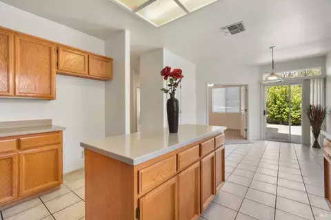 Kitchen - 326 Bartlett Ln, Vacaville, CA 95687 photo 2 of 6