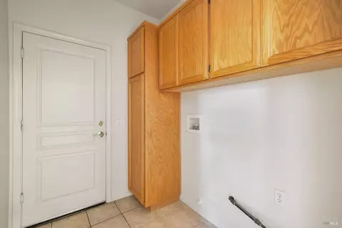 Kitchen - 326 Bartlett Ln, Vacaville, CA 95687 photo 6 of 6