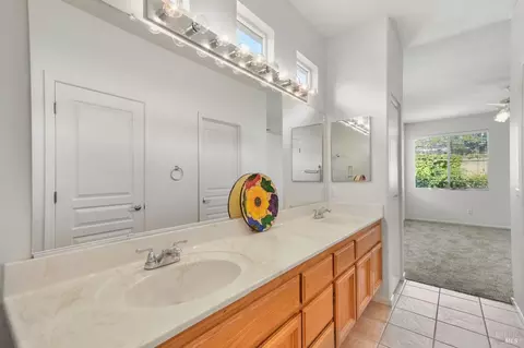 Bath - 326 Bartlett Ln, Vacaville, CA 95687 photo 3 of 3
